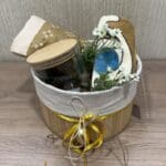 Καλάθι με βάζο τραβέρσα και πετσέτα κουζίνας